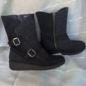Women’s Born black and gray felted leather boots size 7.5